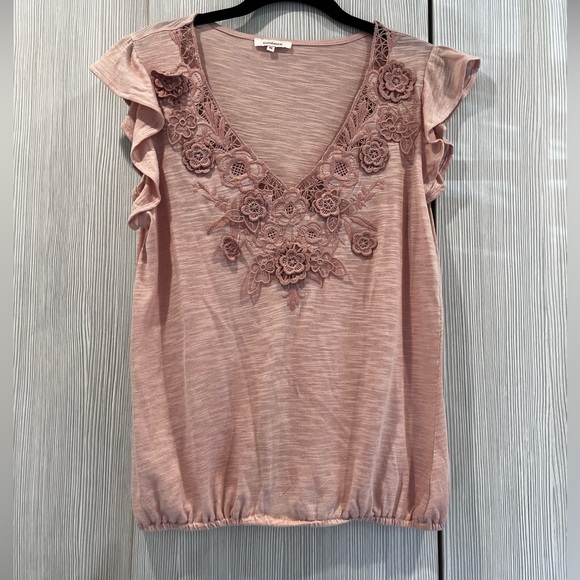 Sundance Tops - Sundance blush pink flutter-sleeve embroidered V-neck‎ blouse (M) Cottagecore